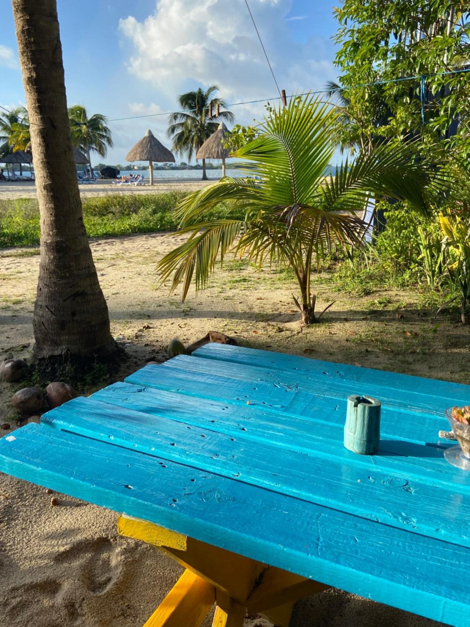 Anda Di Hows Hostel Placencia 외부 사진