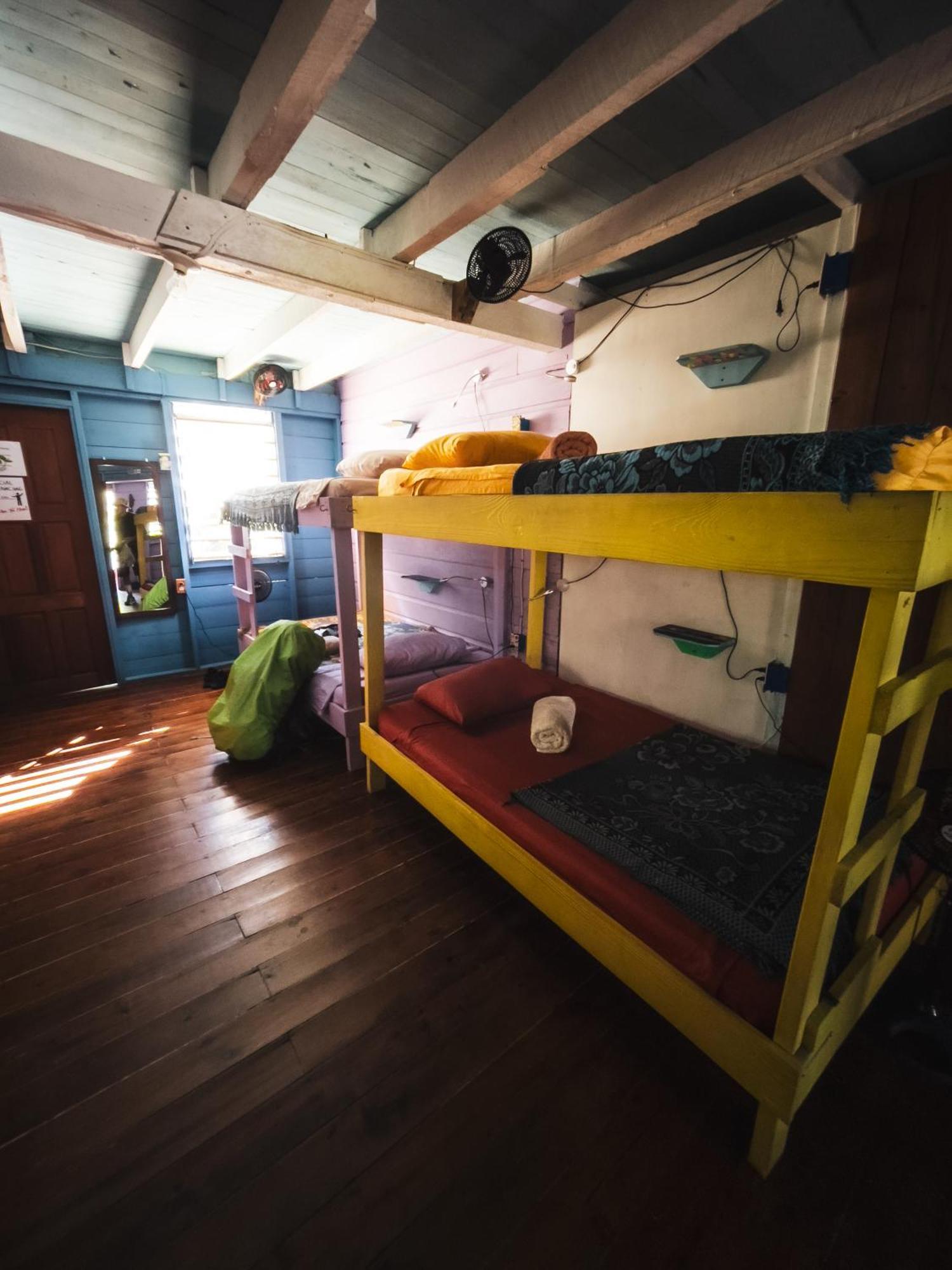 Anda Di Hows Hostel Placencia 외부 사진