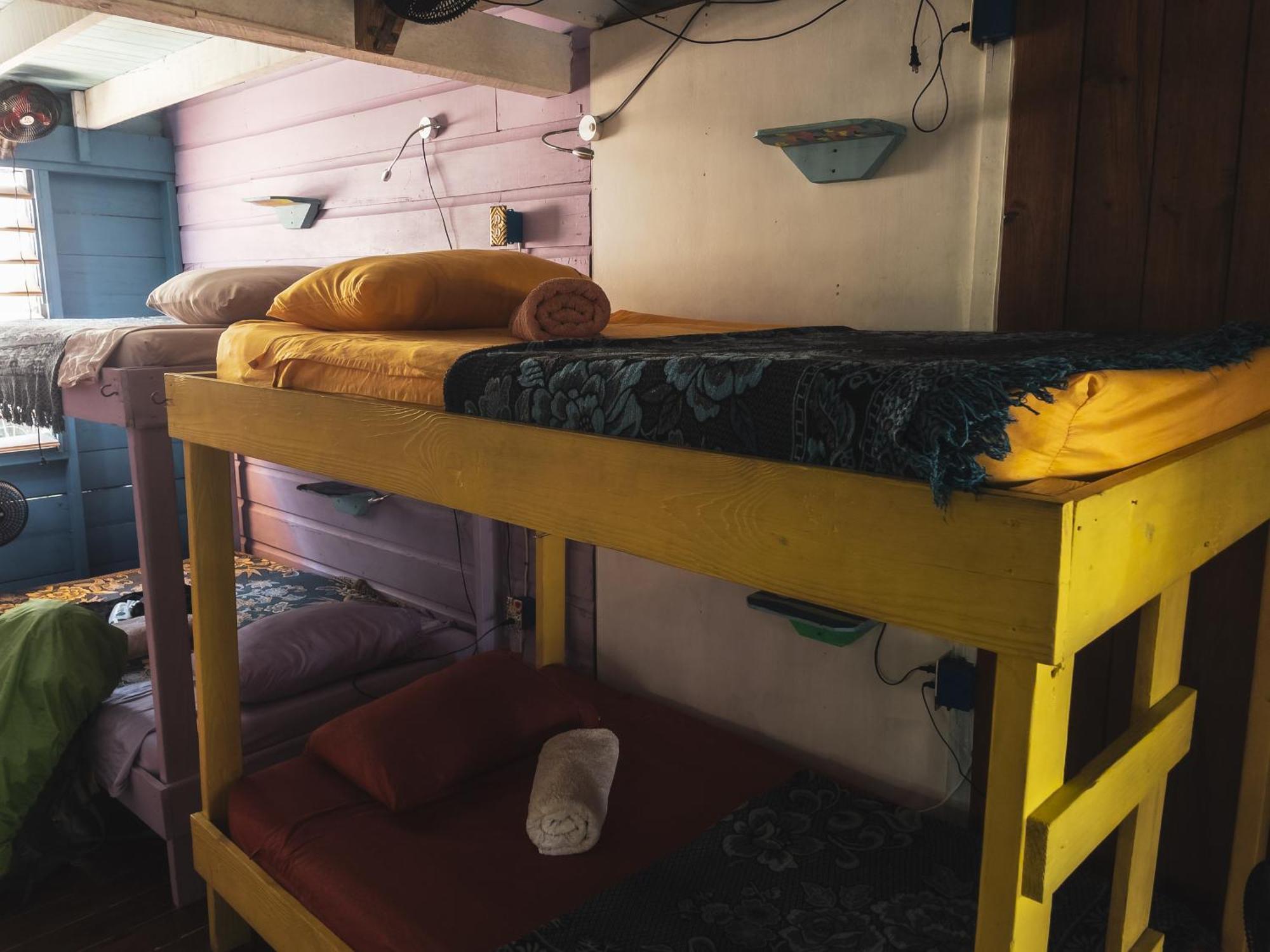 Anda Di Hows Hostel Placencia 외부 사진
