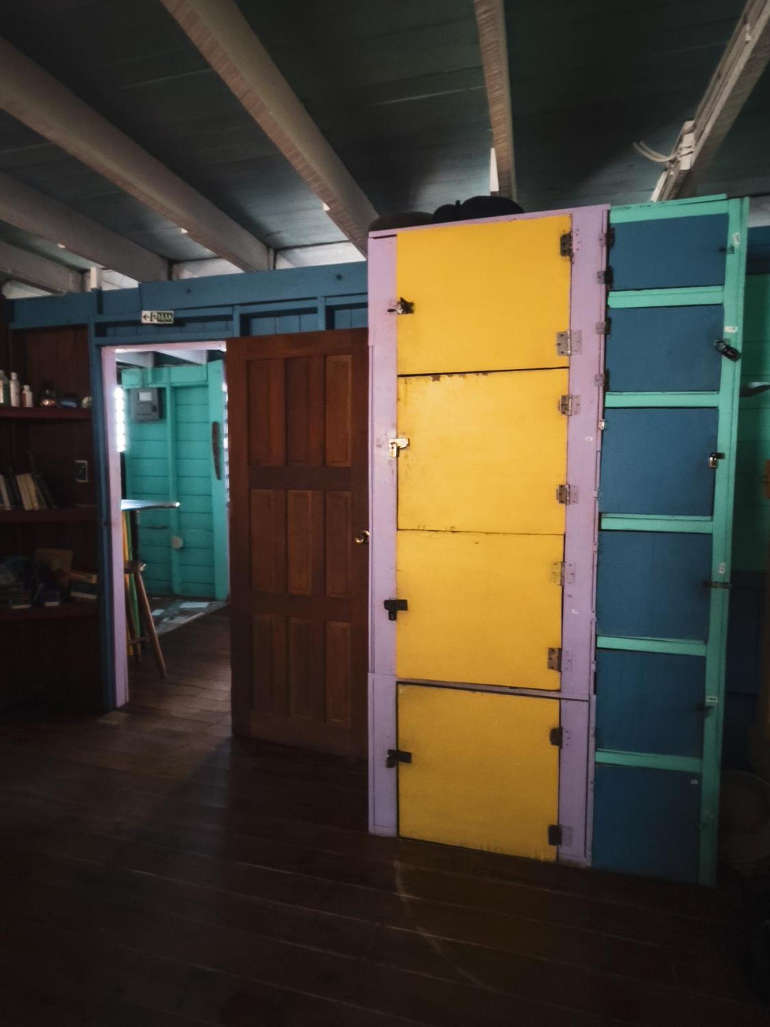 Anda Di Hows Hostel Placencia 외부 사진