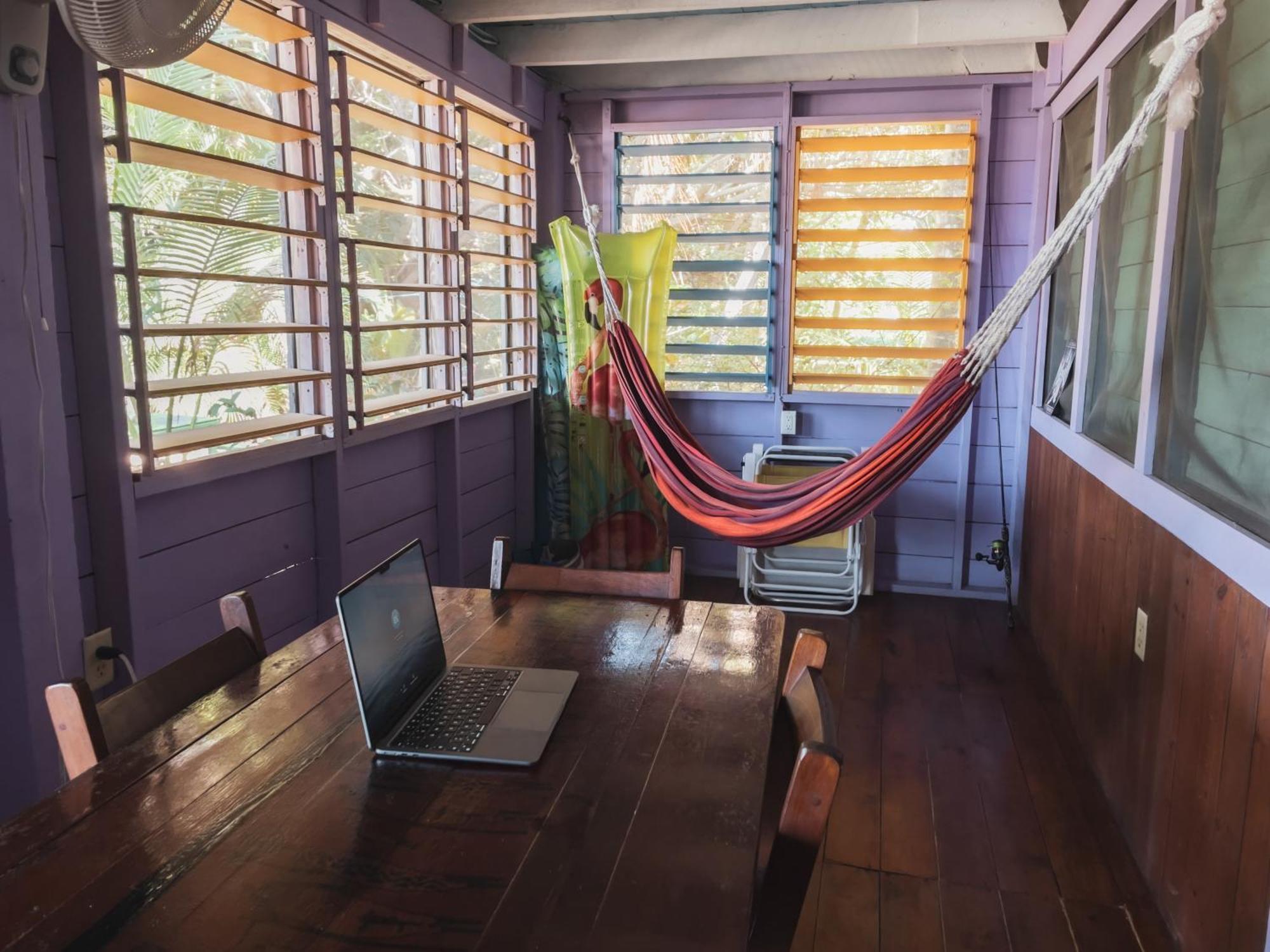 Anda Di Hows Hostel Placencia 외부 사진