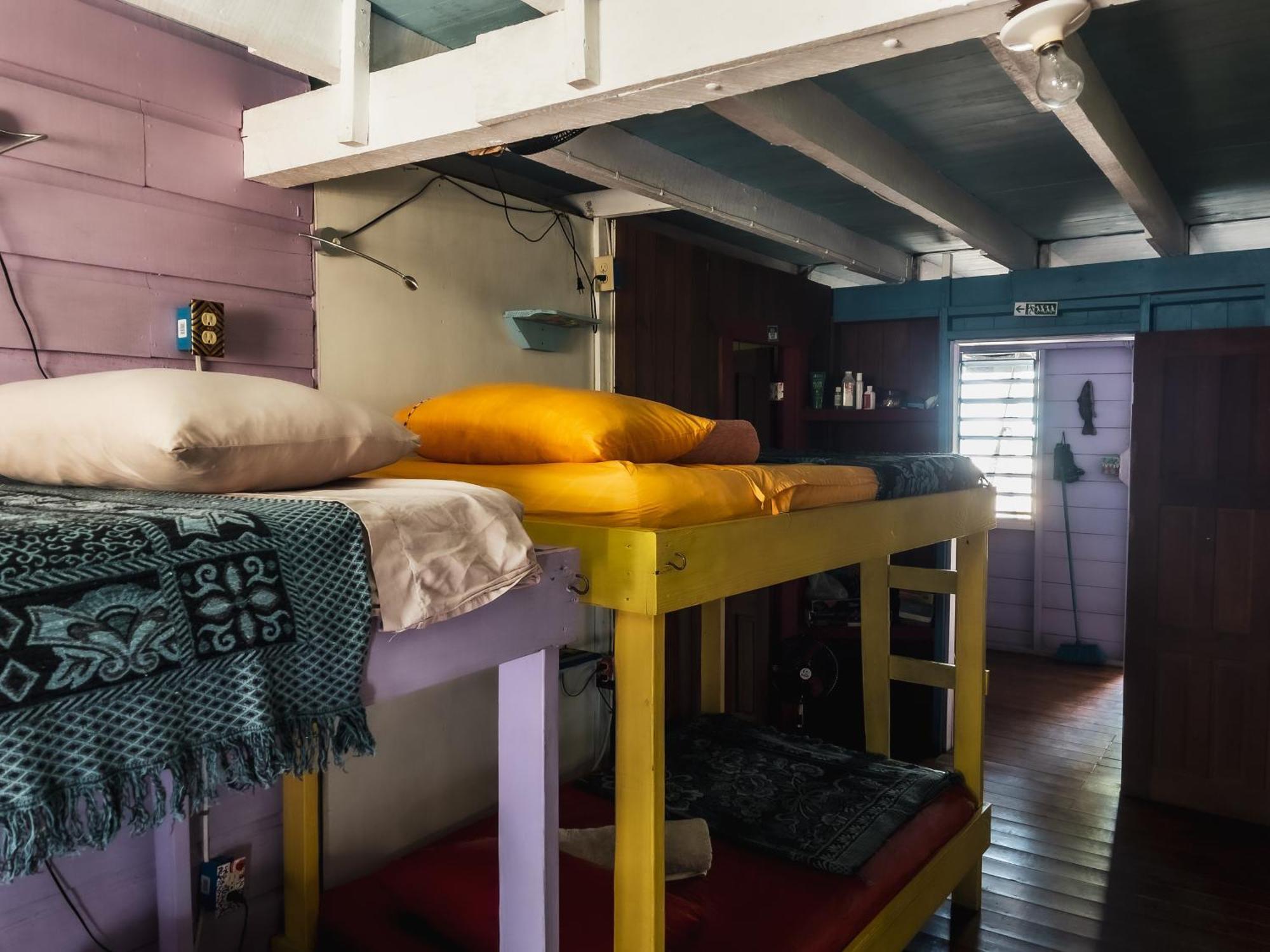 Anda Di Hows Hostel Placencia 외부 사진