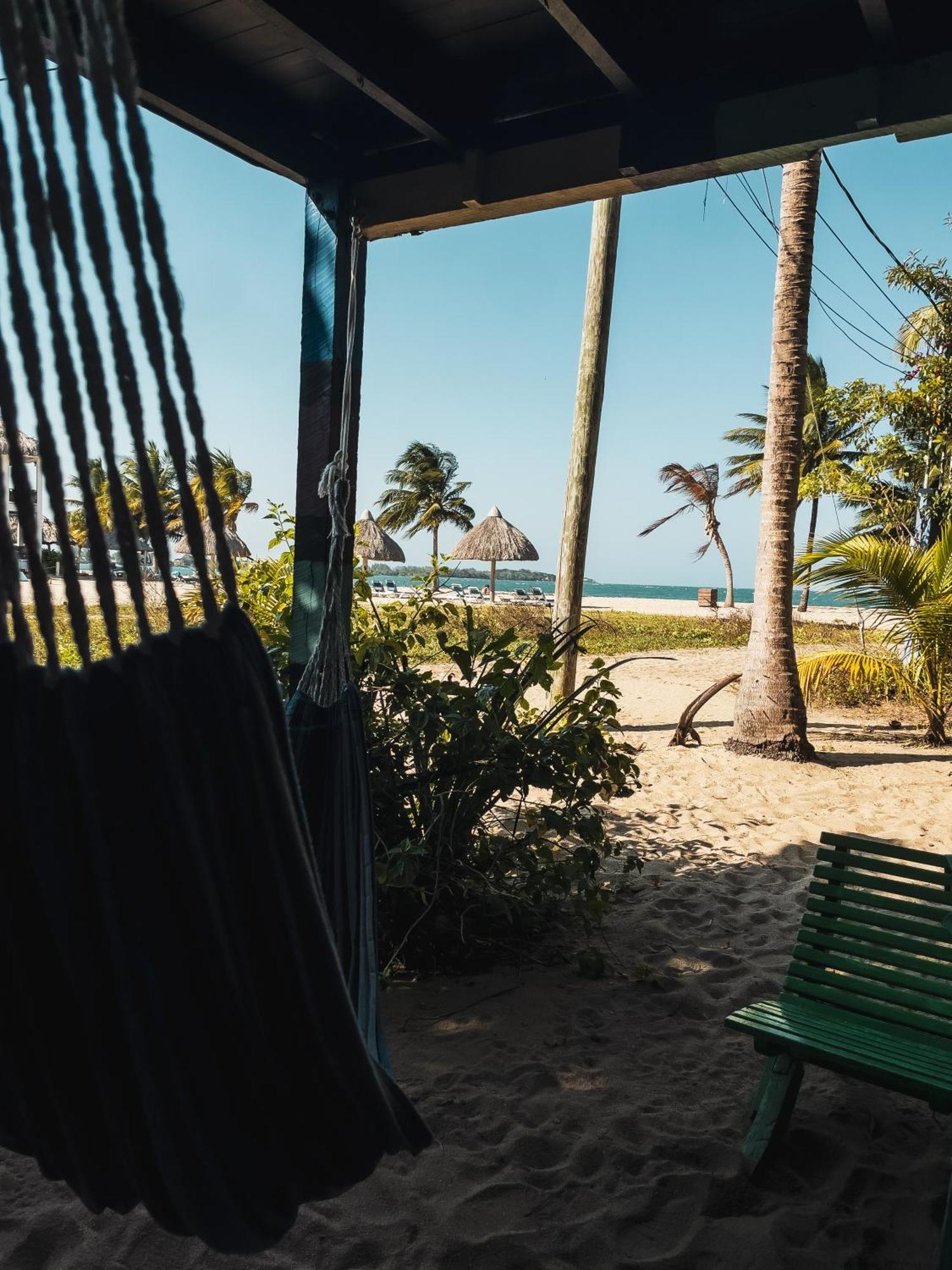 Anda Di Hows Hostel Placencia 외부 사진