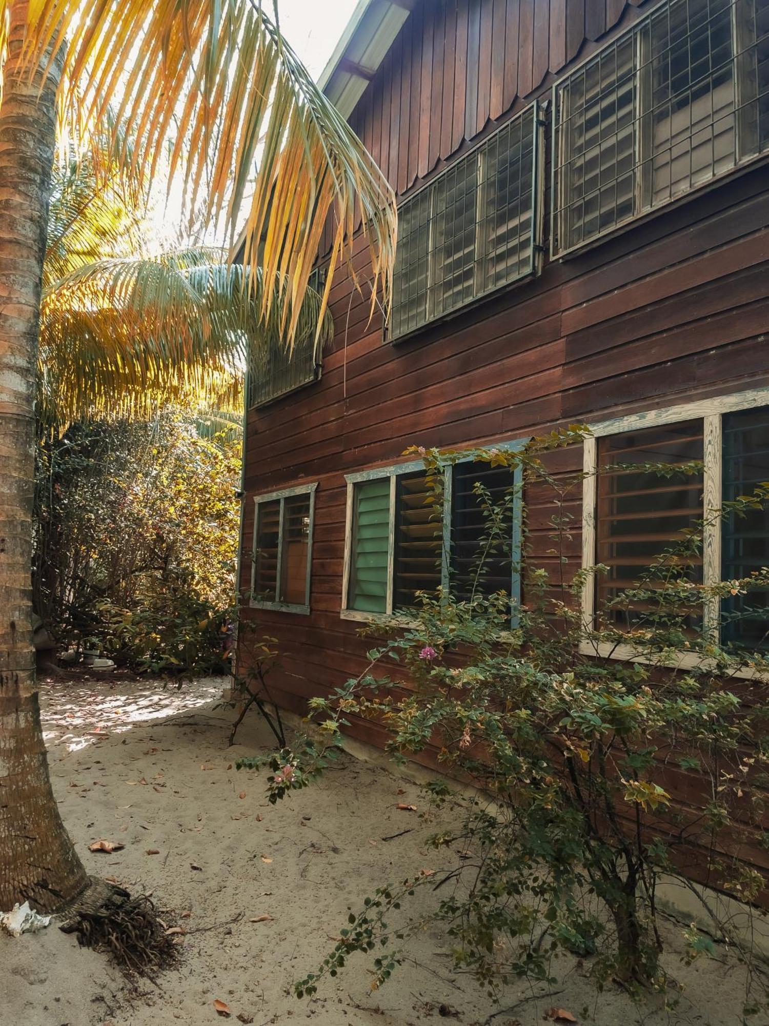 Anda Di Hows Hostel Placencia 외부 사진
