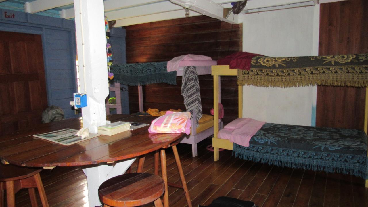 Anda Di Hows Hostel Placencia 외부 사진