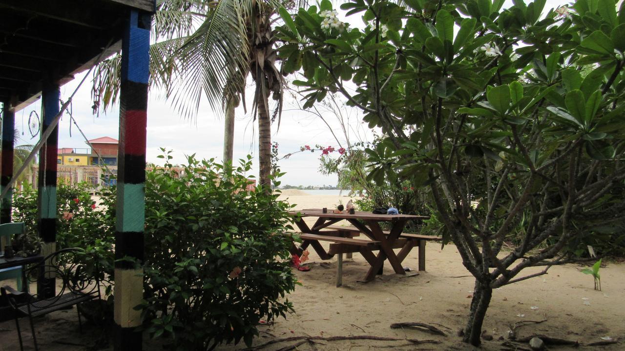 Anda Di Hows Hostel Placencia 외부 사진