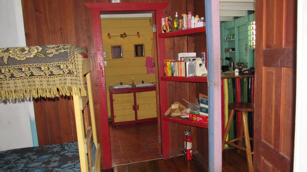 Anda Di Hows Hostel Placencia 외부 사진