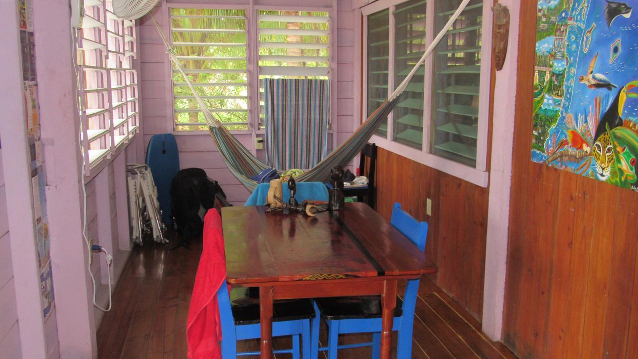 Anda Di Hows Hostel Placencia 외부 사진