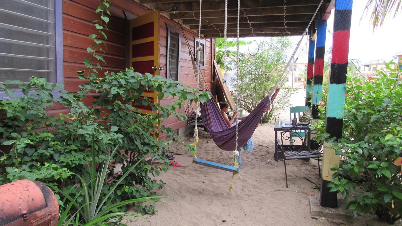 Anda Di Hows Hostel Placencia 외부 사진