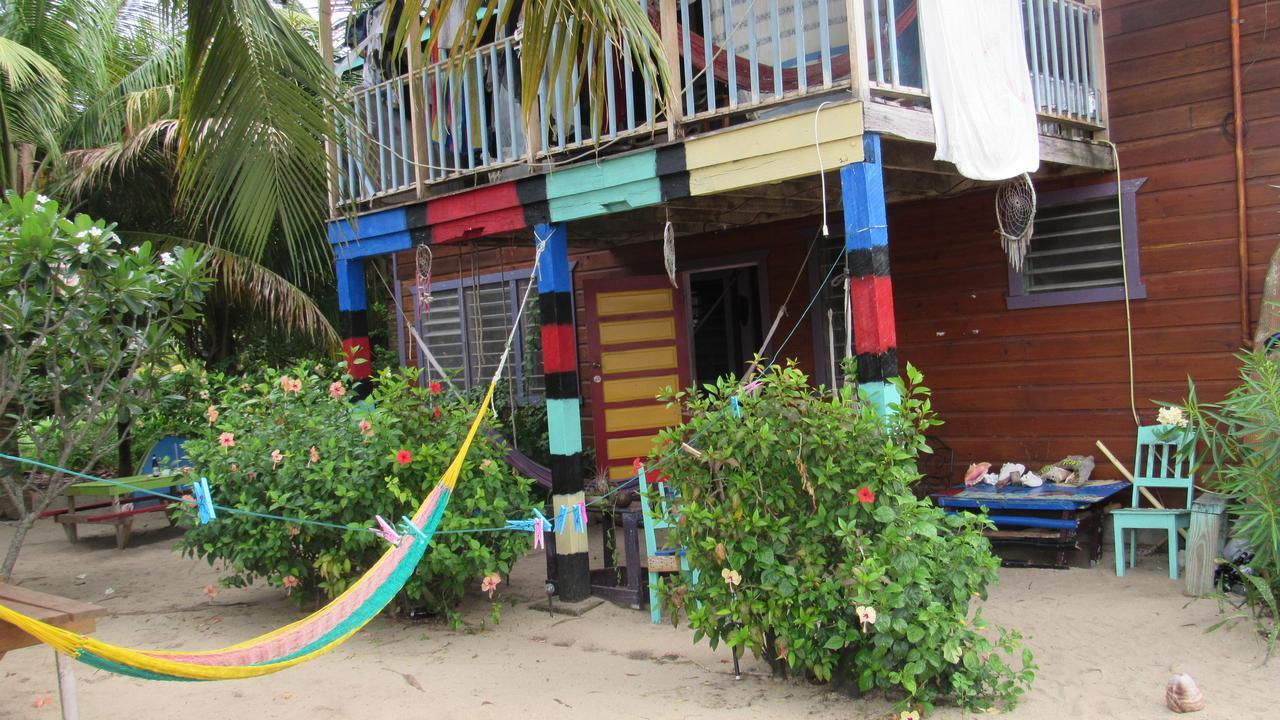 Anda Di Hows Hostel Placencia 외부 사진
